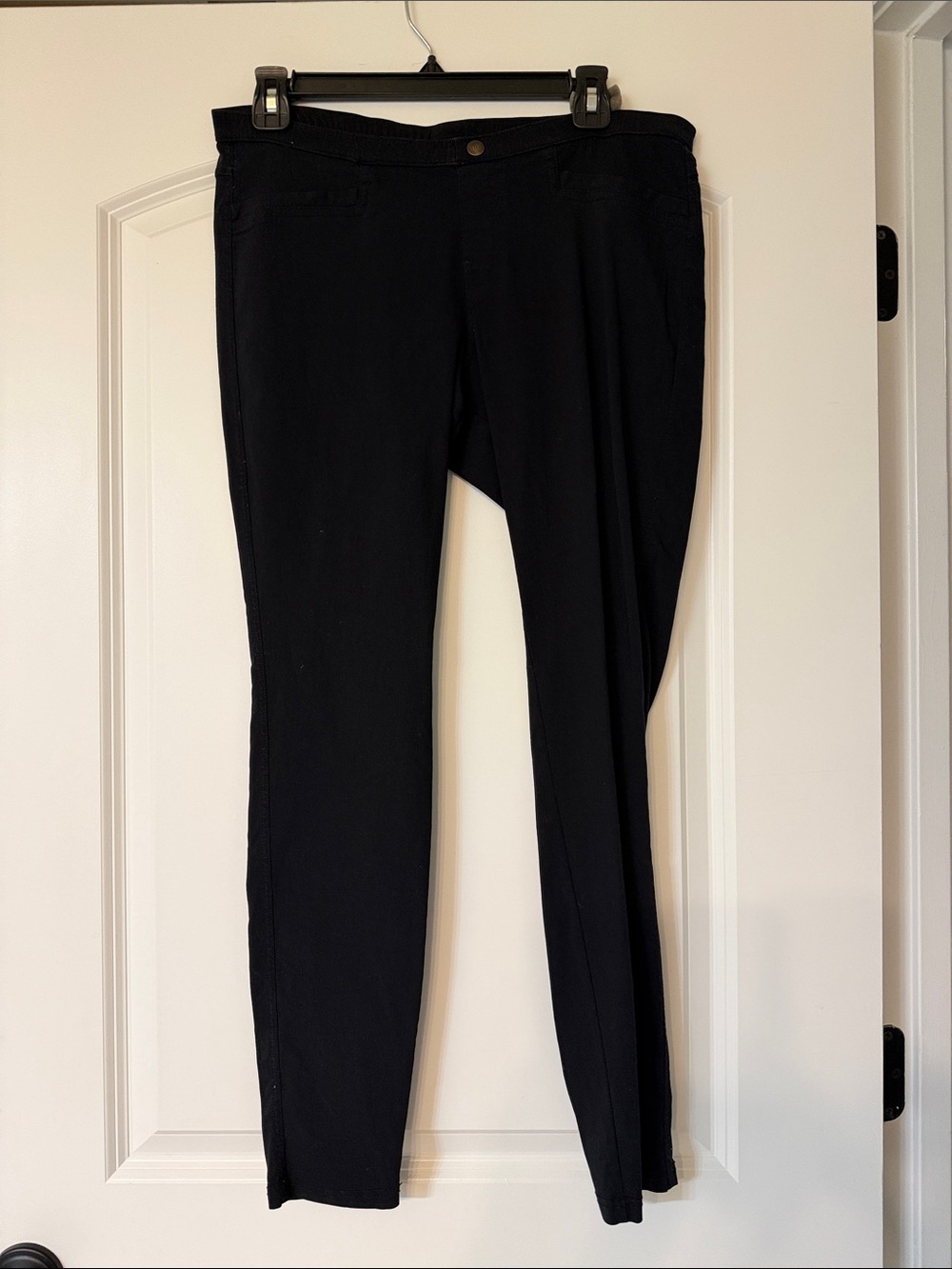 HUE Black Skinny Ponte Pants